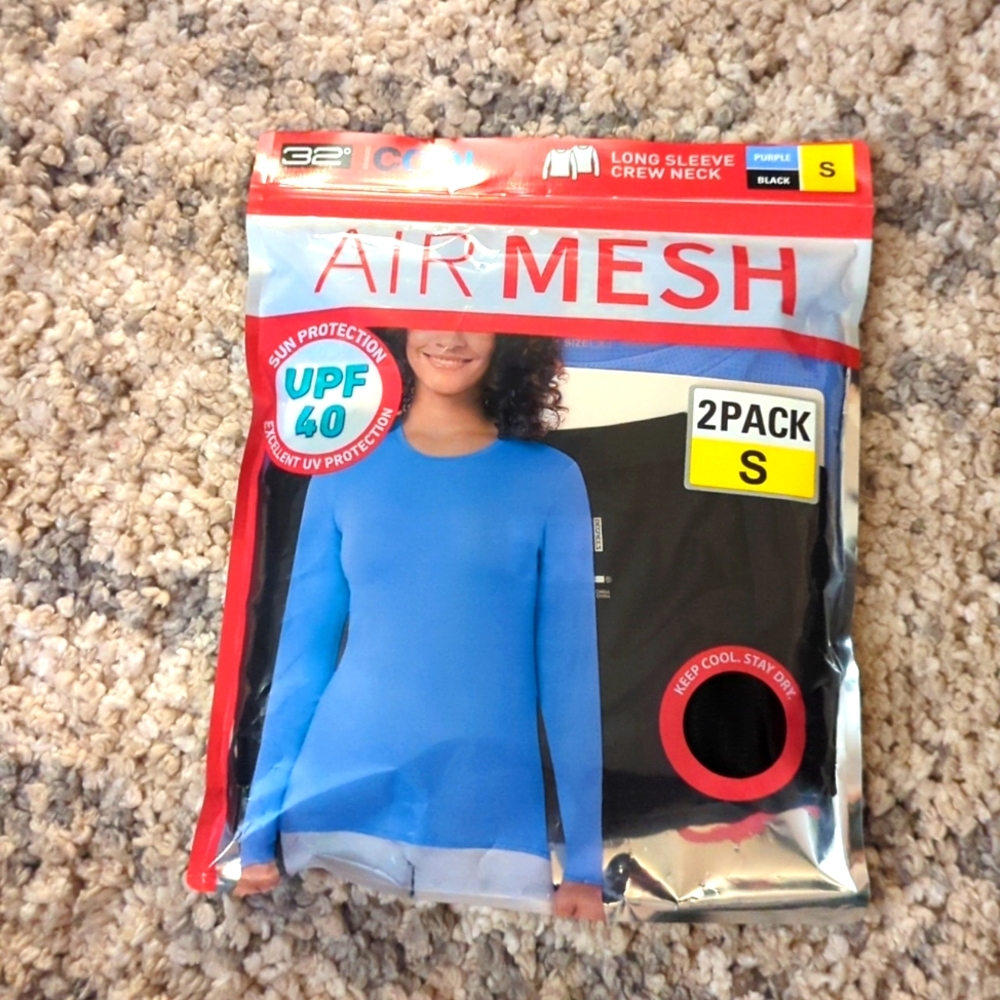Long sleeve crew neck size small